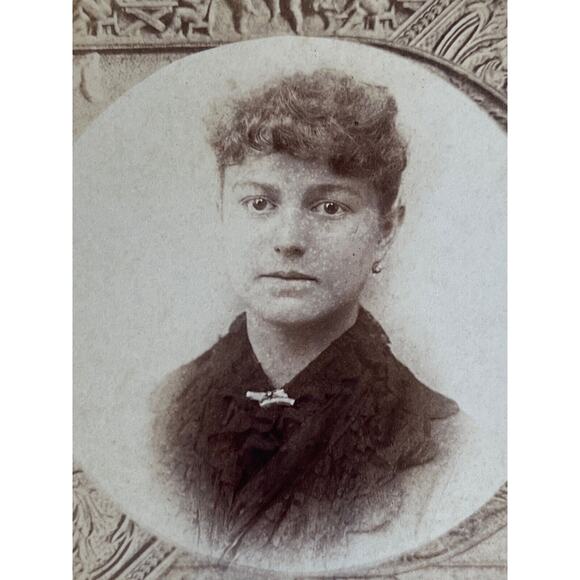 Antique Cabinet Card Photo Early 1900s Vignette Style Print W Faux Bas Relief - Picture 1 of 5